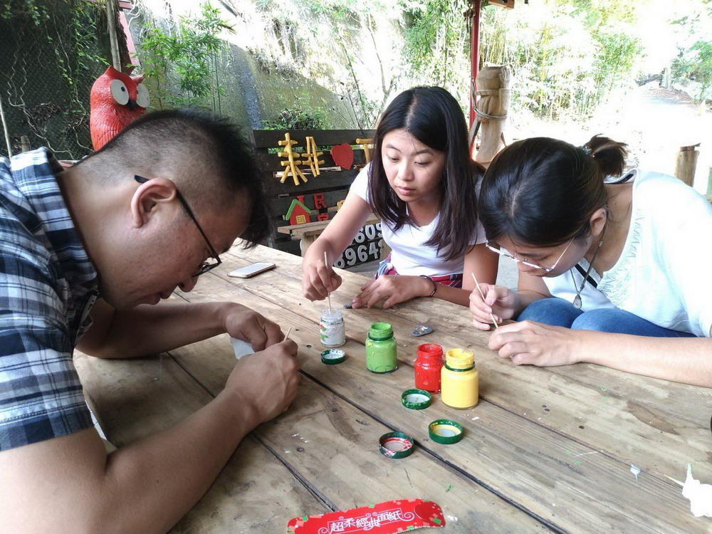 霧台鄉的魯凱族群部落藝品，還能DIY親手體驗！ 圖：屏東縣政府提供