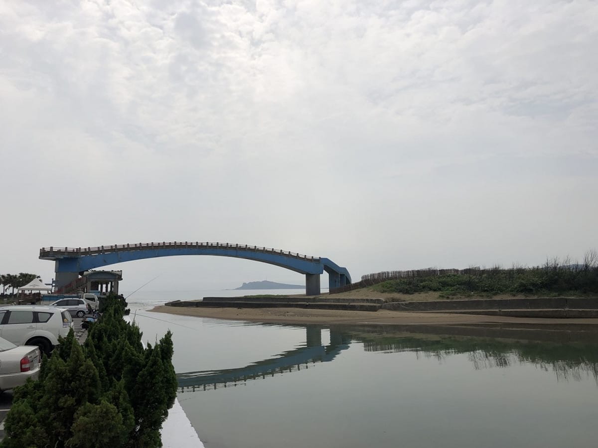 適合獨木舟活動的地點，海面要夠寬廣、浪要夠平穩，像是北部的碧潭、福隆的出海口、金山的員潭溪、最近熱門的象鼻岩等。 圖：丘秝榕／攝