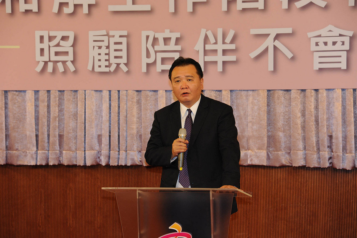 高雄氣爆案今 (11) 日一審判決出爐，榮化、華運及高巿府12名官商遭判徒刑，最高被判處4年。對此，高雄市代市長許立明表示，氣爆原因牽涉很多複雜因素，對此判決結果覺得很遺憾。而被判刑的高市秘書長趙建喬也直言判決很不公，收到判決書後會立刻上訴。 圖：高雄市政府/提供 (資料照片)