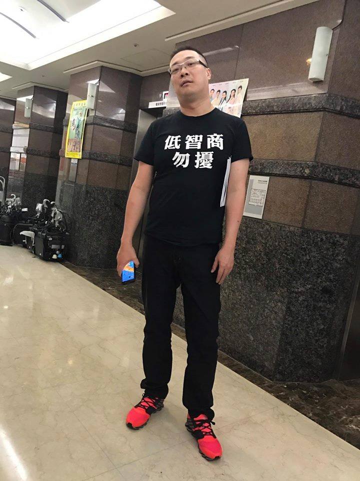朱學恆誤導國巨投資高雄恐生變，網友圍剿急撤文。 圖：翻攝朱學恆臉書