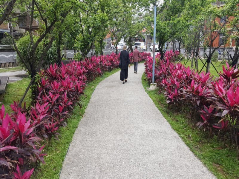 中山溫泉公園週邊的商圈，也是這次金山改造計畫中的重點之一。 圖：金山區公所提供