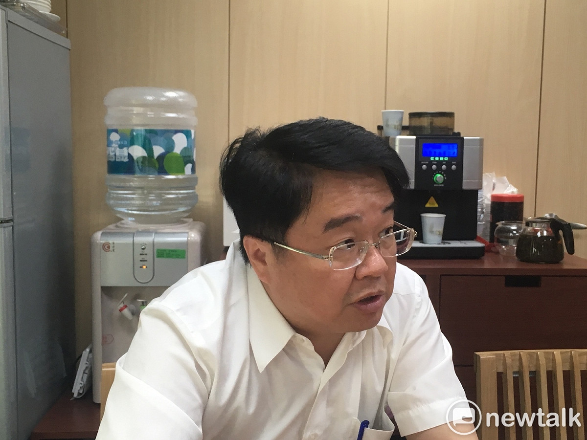 民進黨立委吳秉叡今（8）日回應侯友宜，先有核電廠才有核廢料，國民黨當初主張把核一、核二、核四都蓋在新北市，「他們又把新北市當作什麼？」 圖：黃韋銓/攝