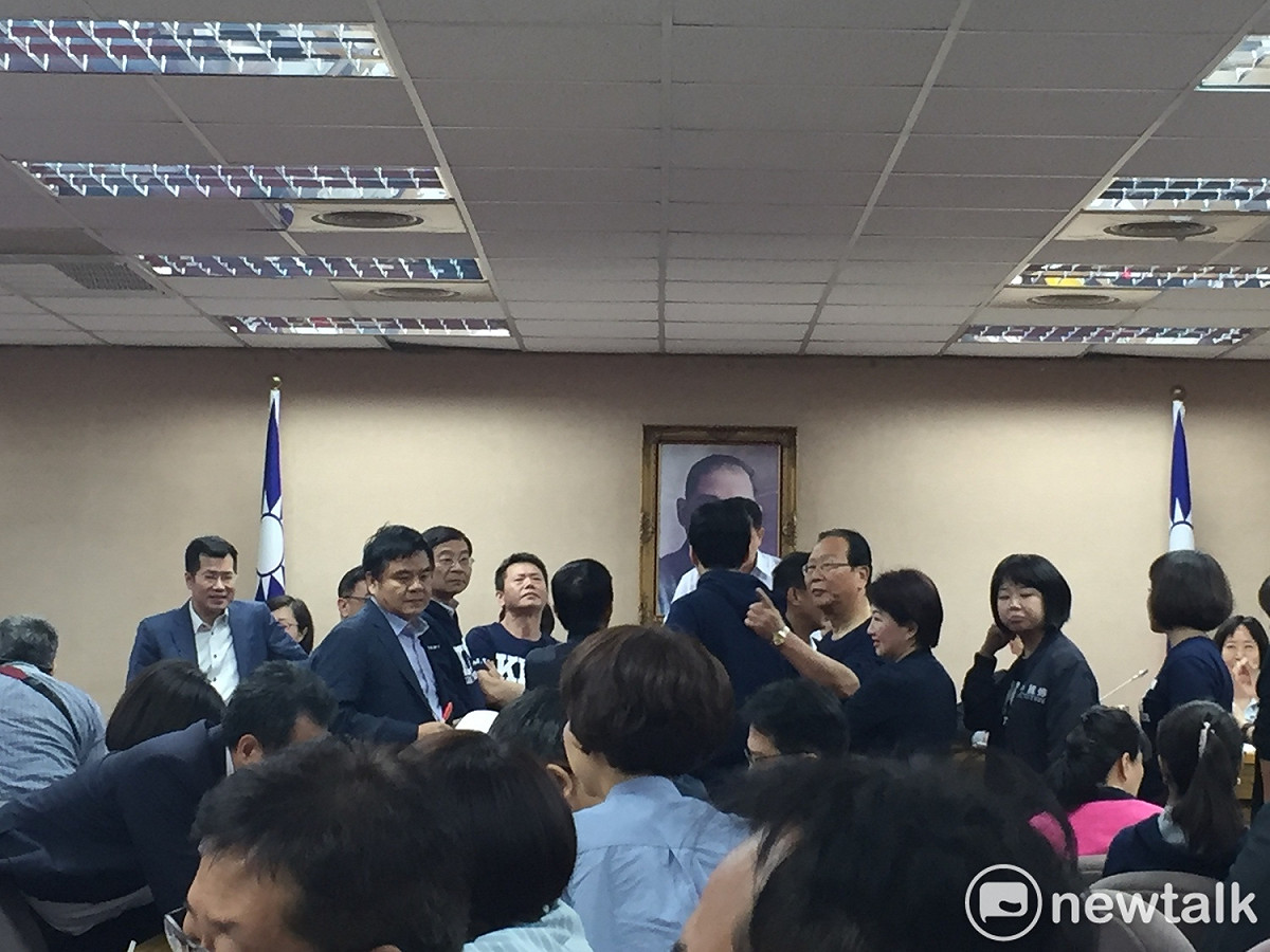 立法院外交及國防委員會今（9）天逐條審查軍人年改草案。 圖：趙婉淳／攝