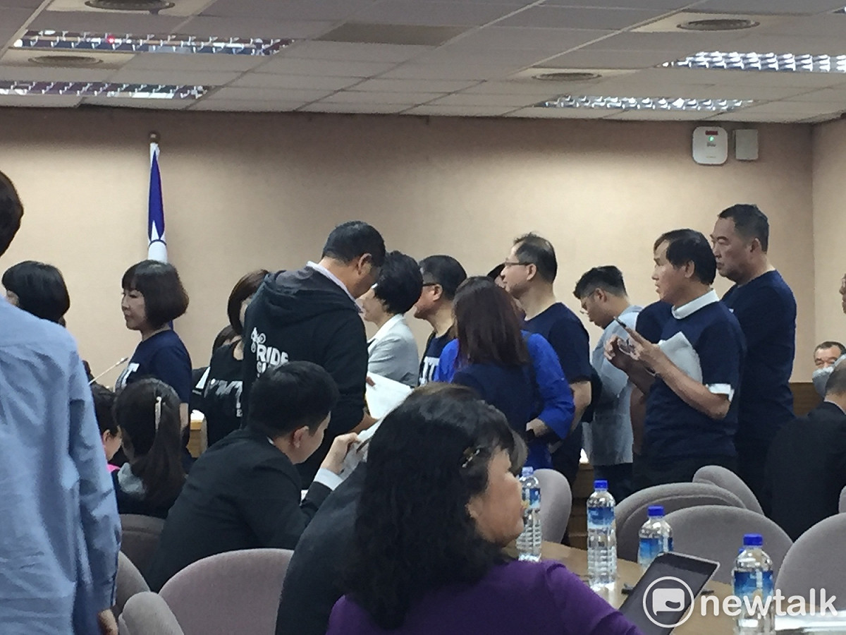 立法院外交及國防委員會今（9）天逐條審查軍人年改草案。 圖：趙婉淳／攝