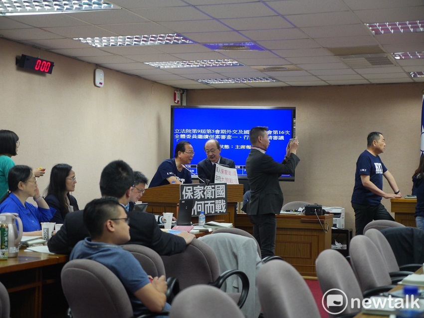 國民黨強力杯葛過程，民進黨團總召柯建銘也數次與國民黨團總召林德福溝通。 圖：趙婉淳／攝