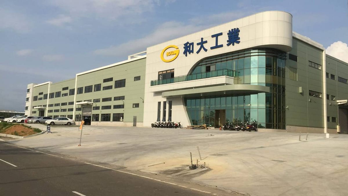 和大高度自動化後，一支支特斯拉、福特、克萊斯勒等汽車客戶專用的精密傳動軸，平均每支只要90秒就能生產出來，兩者相差86400倍！ 圖 : 翻攝自youtube
