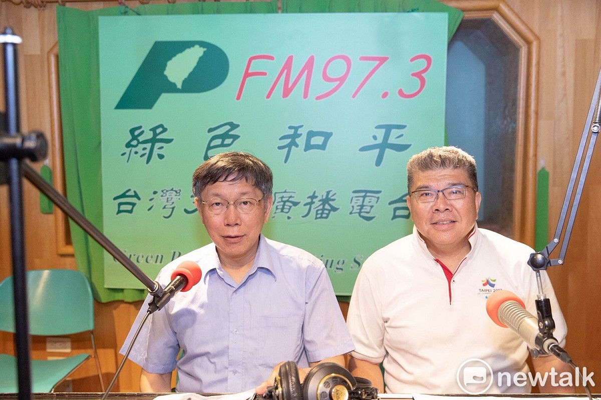 台北市長柯文哲接受親綠電台「綠色和平電台」專訪。 圖：台北市政府 / 提供