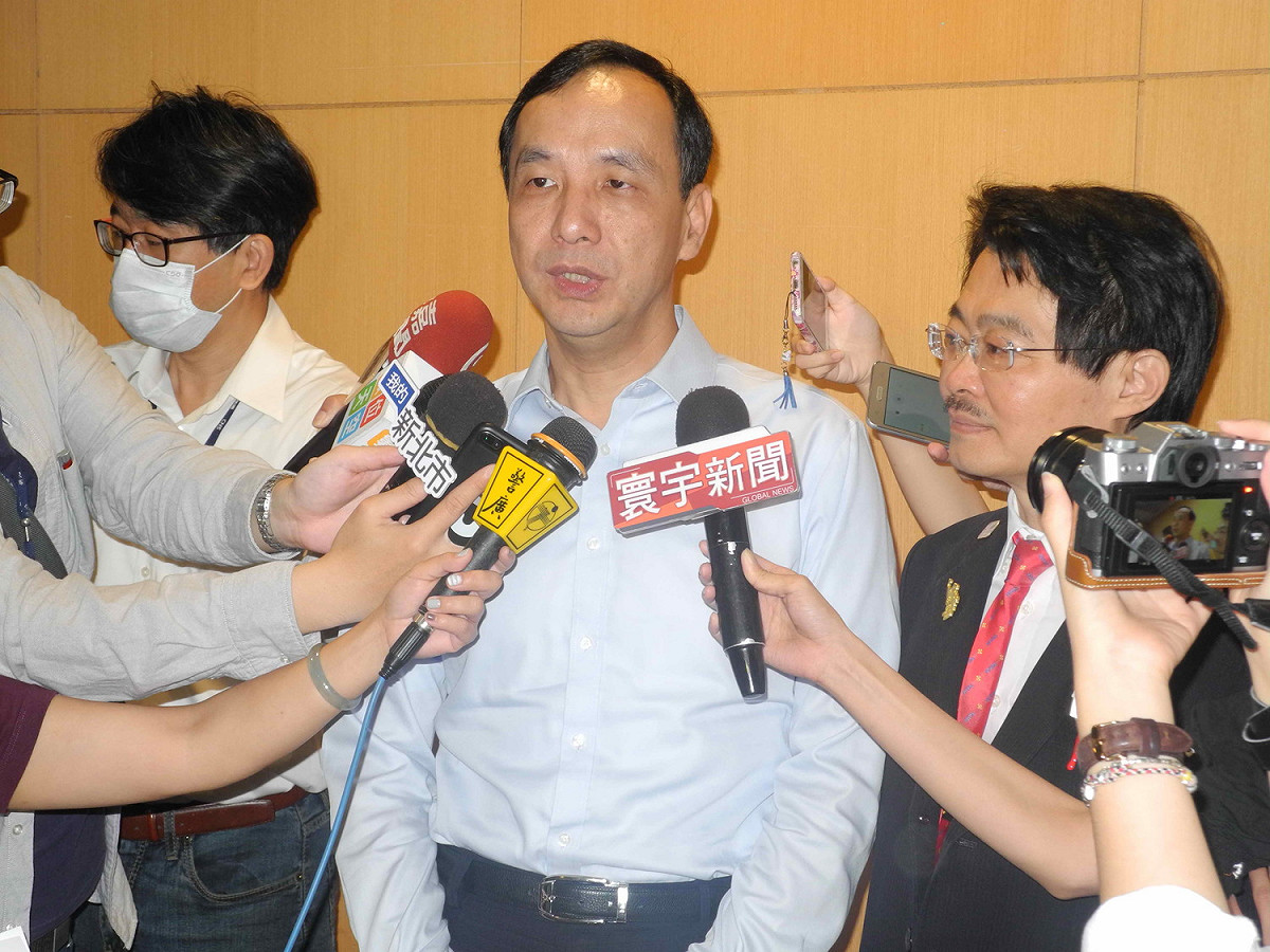 朱立倫今天針對深澳燃煤電廠，表示新北市會以行政訴訟等一切策略，與深受其害的北台灣一起努力。  圖：王峻昌/攝
