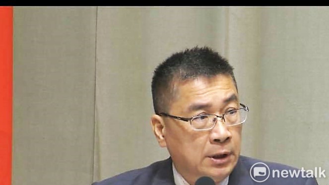 行政院發言人徐國勇今(10) 日宣布，由於假新聞充斥，政院資訊處將在官網建置新聞澄清專區，由新聞傳播處訂定新聞澄清機制，最快下午就會正式上線。 圖：謝莉慧/攝