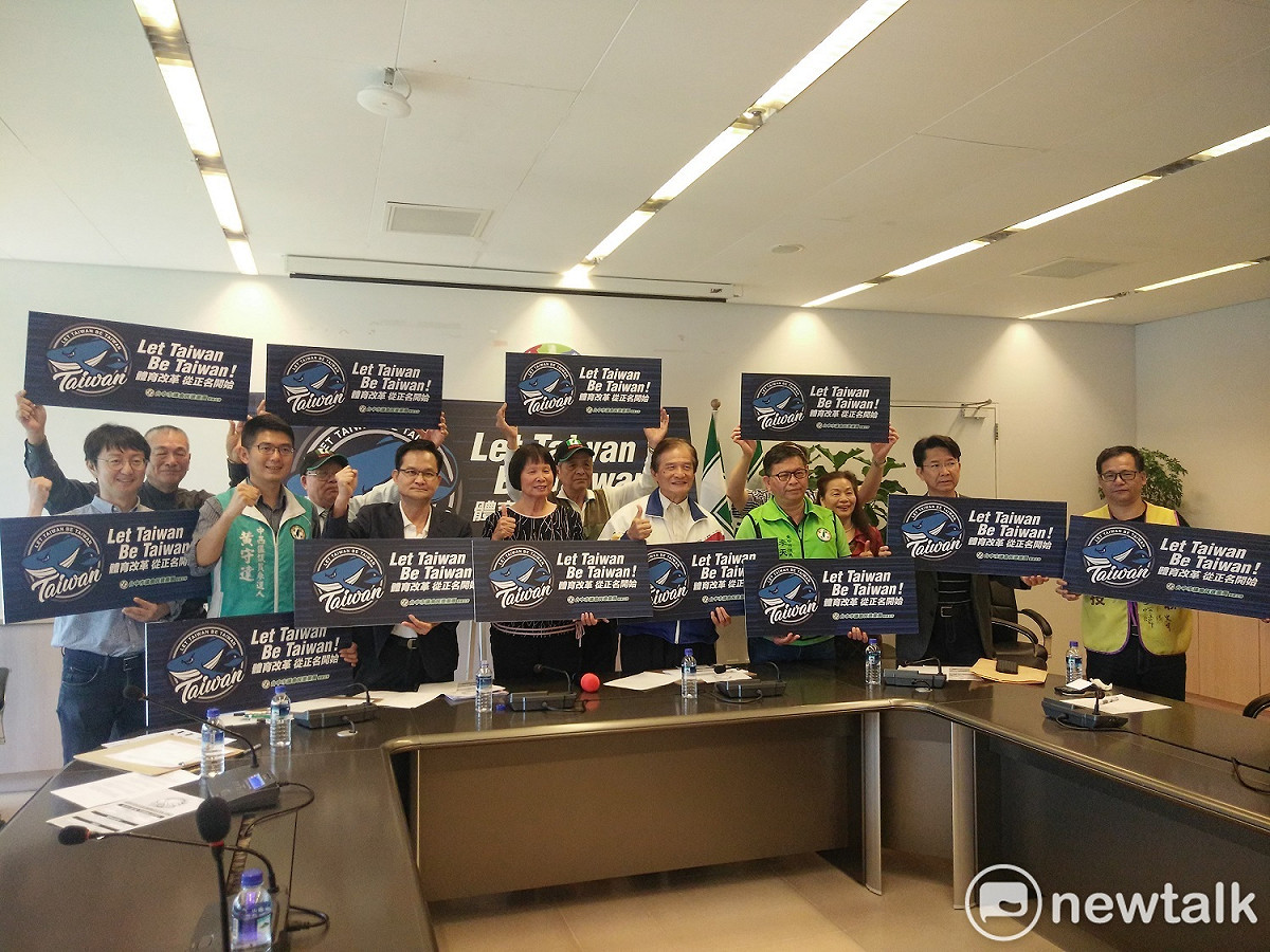 台灣聯合國協進會UN宣達團到台中市議會爭取支持公投連署。 圖 : 唐復年/攝