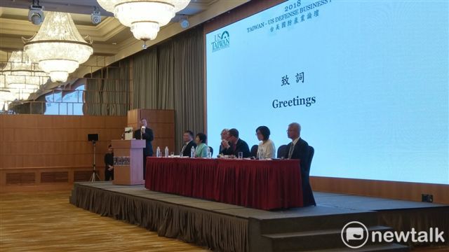 「台美國防產業論壇」今(10)天在高雄漢來大飯店登場，經濟部長沈榮津、美台商會會長韓儒伯、台灣國防產業發展協會理事長韓碧祥、前國防部長楊念祖、前美國陸軍太平洋司令部司令威爾辛斯基（Francis J. Wiercinski），及洛克希德、雷神、立方等軍火公司代表與會。 圖：金名/攝