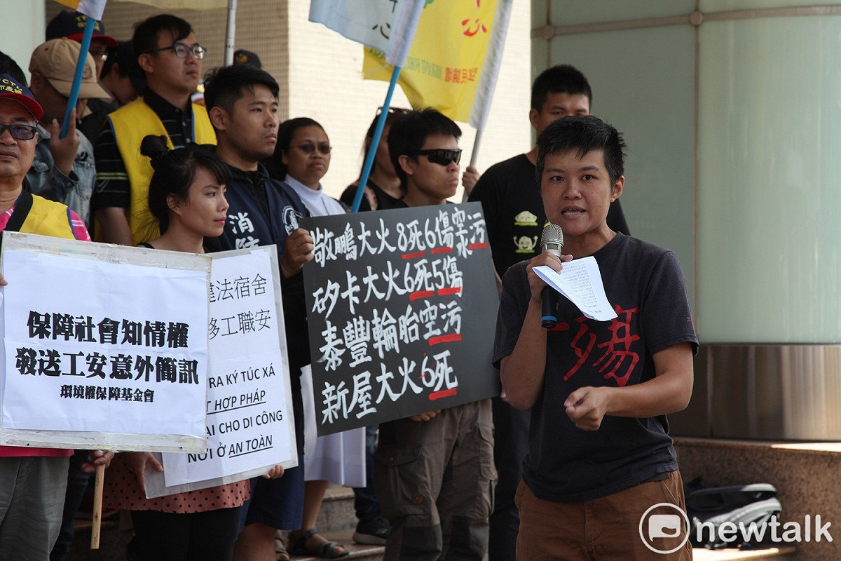 工作傷害受害人協會專員劉念雲指出，桃園市有32個工業區，很多工廠存放大量危險化學物品，根本就是公安未爆彈，「市民是拿生命來分擔這些風險的」。 圖:林昀真/攝