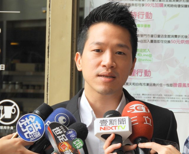民進黨台北市議員何志偉11日以「髒髒包」形容柯文哲。 圖：林朝億/攝