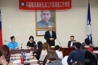 國民黨上午舉辦107年度新住民委員會工作會報，主席吳敦義、新任主委林麗蟬、組發會主委李哲華、前任主委謝立功皆受邀出席。 圖：國民黨提供