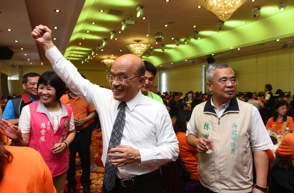 蘇貞昌今(13)日替女兒蘇巧慧跑行程。 圖：蘇貞昌競選辦公室/提供