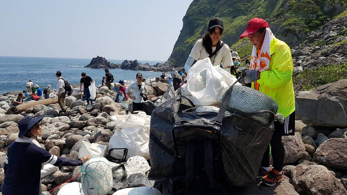 超過600位環保志工齊聚基隆嶼淨灘。 圖：基隆市政府/提供
