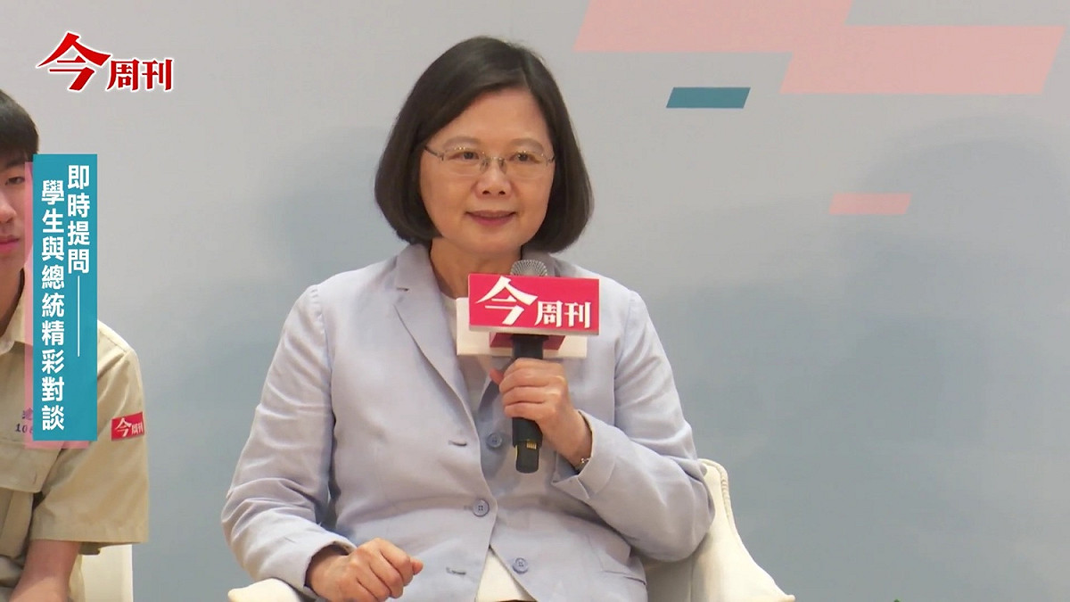 總統蔡英文12日感嘆，line群組是不正確訊息得以快速傳播所在。 圖：翻拍自今週刊網站