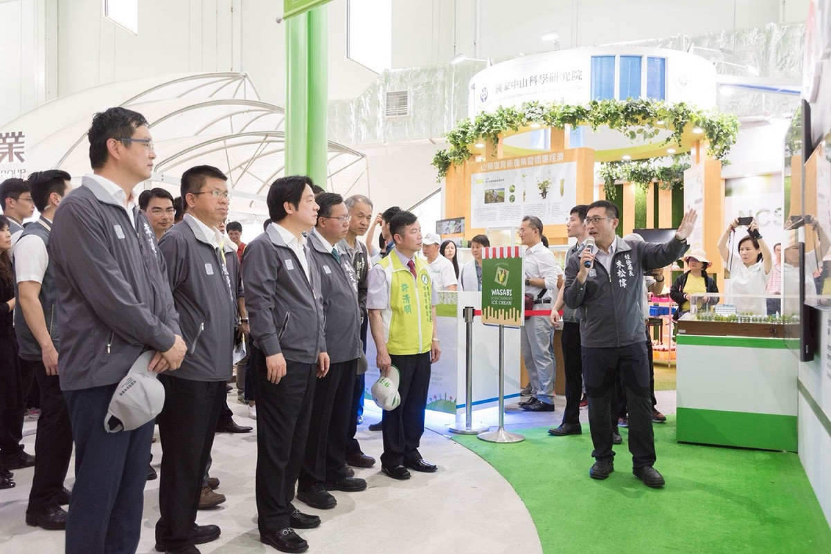 農博也展現能源自給自足的概念，透過智慧電網呈現發電量、使用電力等數值，期盼這樣的智慧電網或智慧電表等概念可以推廣到台灣各個社區或城市，不僅有助於達成2025非核家園的目標，也能提升生活品質，讓世界各國看到台灣的進步。
 圖：桃園市政府/提供