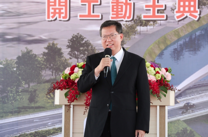 鄭文燦表示，國道2號甲線分為兩階段推動，第一階段是從大園交流道到台15線，第二階段則延長到台61線快速道路。 圖：桃園市政府/提供
