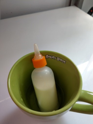 以人為方式哺餵需使用專用奶粉。 圖：新北市動保處／提供