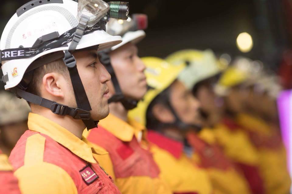 2015年消防署試辦六都以自有財源因應加乘給付危險加給，台北市及新北市最高加一倍支給，而桃園、台中、台南、高雄則是最高加給7成，對於財源較拮据的非六都消防人員來說，危險加給加乘之發放並不公平。 圖：基隆市政府/提供（資料照片）
