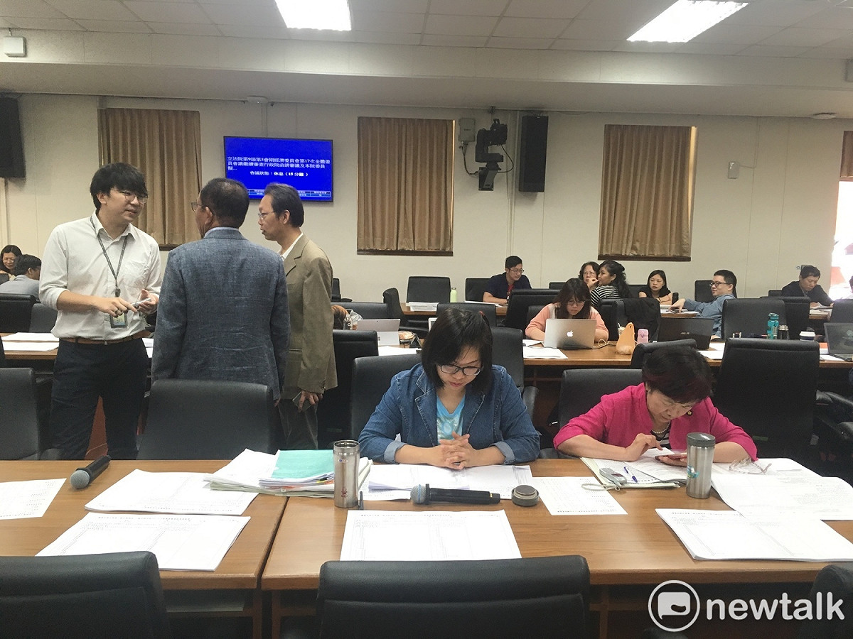 立法院經濟委員會今（14）日繼續審查礦業法修正草案。 圖：黃韋銓/攝