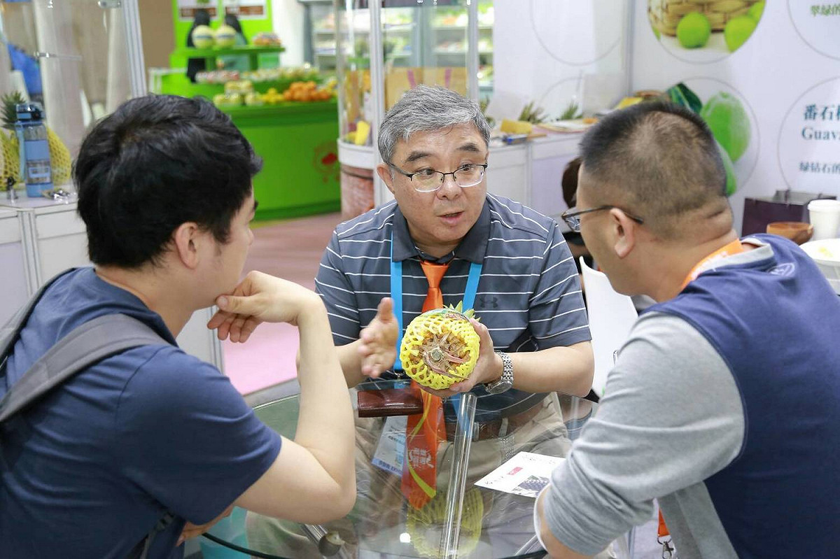 主要從事鳳梨出口的大樹冠瀧果菜合作社與月光山蔬果運銷合作社也帶來金鑽鳳梨參展。 圖：高雄市政府／提供
