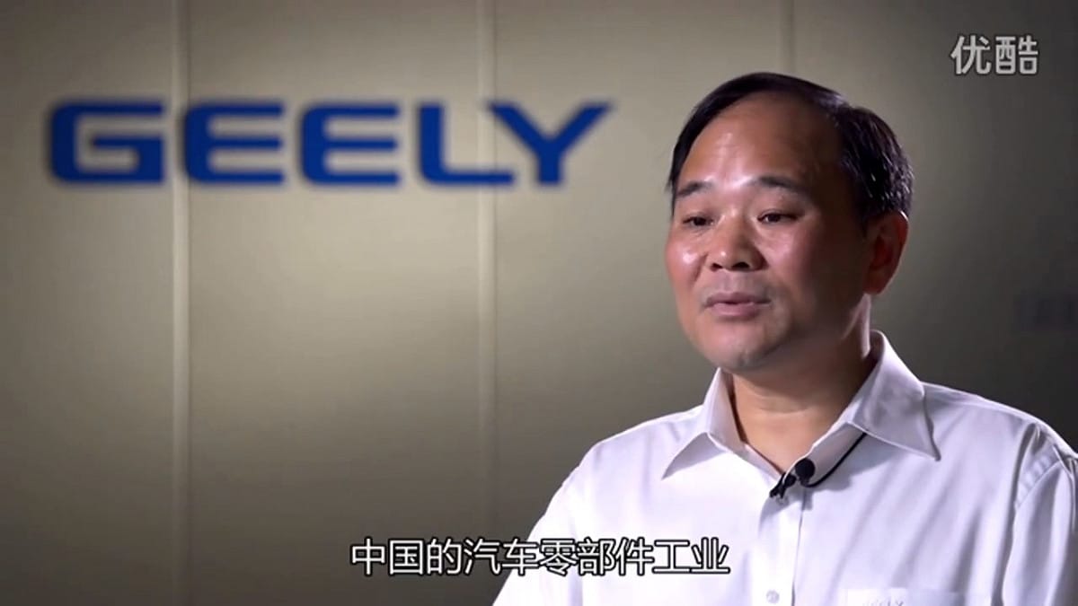 中國吉利汽車創辦人李書福取得戴姆勒公司近1成股權後，因太晚公布買入公司股份的訊息，恐面臨德國金融監管機關少則數百萬、多則數十億歐元的罰款。 圖 : 翻攝自youtube