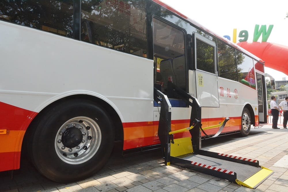 711路線是第10條快捷公車，路線從中壢行經高速公路至藝文特區，再到機場捷運A8長庚醫院站。 圖：桃園市政府／提供