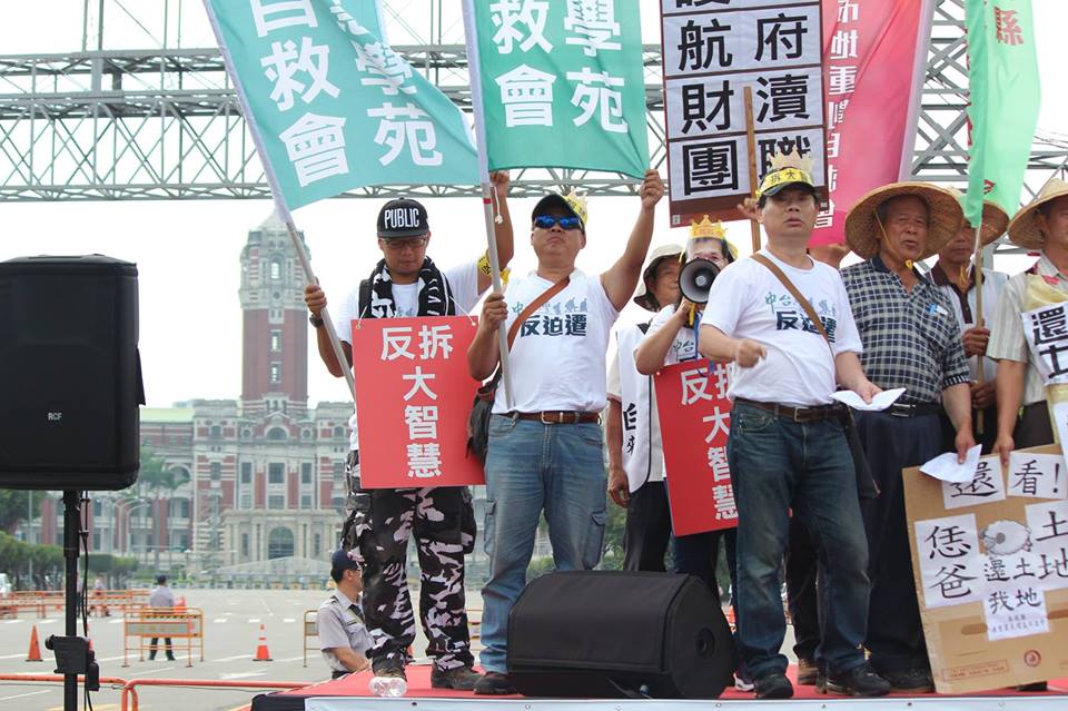 大智慧學苑反拆自救會認為市府是因為選舉到了要騙選票，才會宣稱明年就可打通大智路。 圖：取自大智慧學苑反拆自救會臉書