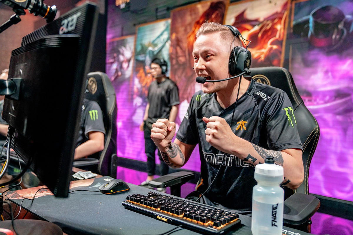 FNC 打破 FW 不敗金身後小王子 Rekkles 相當振奮。 圖：Riot Games/提供