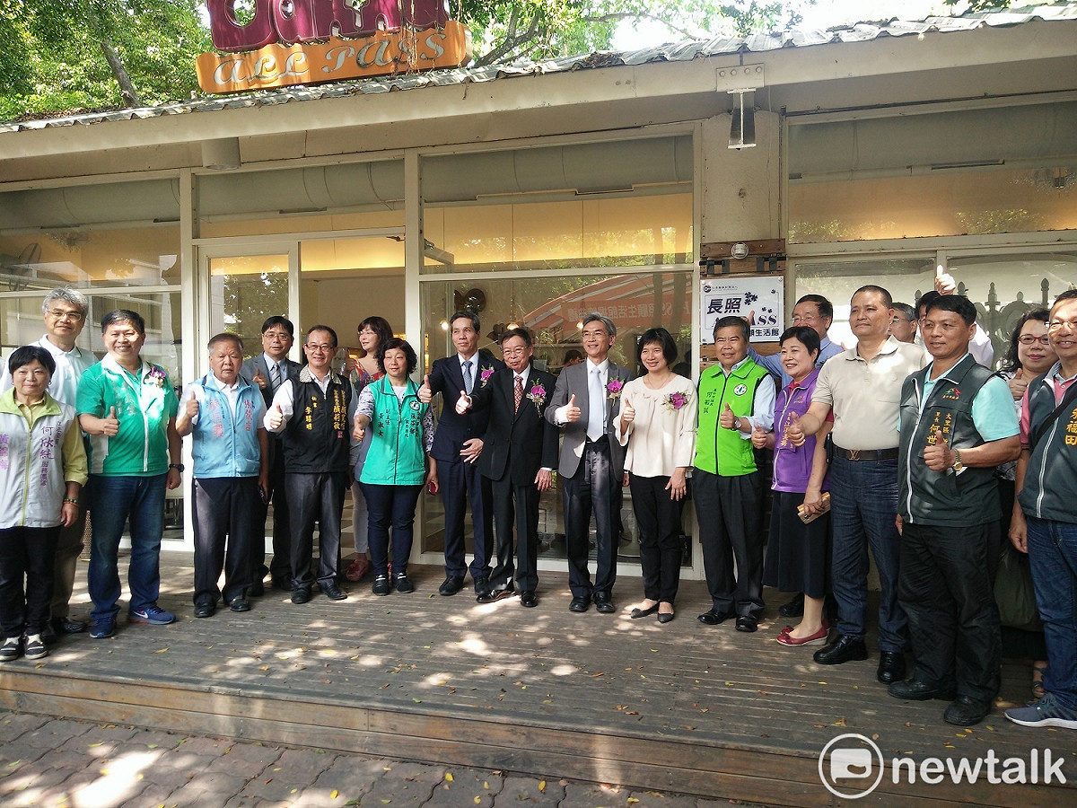 設在中興大學歐巴斯複合式餐廳的「長照ALL PASS館」今天揭牌。 圖 : 唐復年/攝