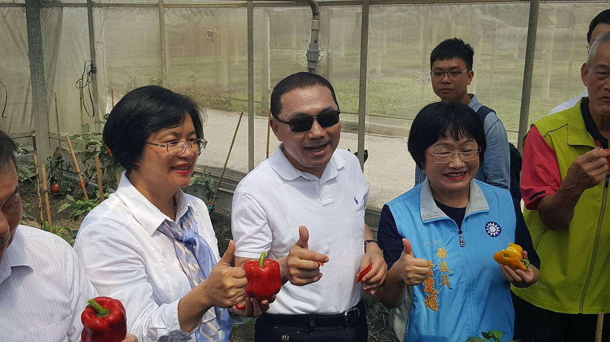 王惠美發表「智慧午餐．健康升級」政策，侯友宜前來站台並背書。 圖 : 王惠美服務處/提供