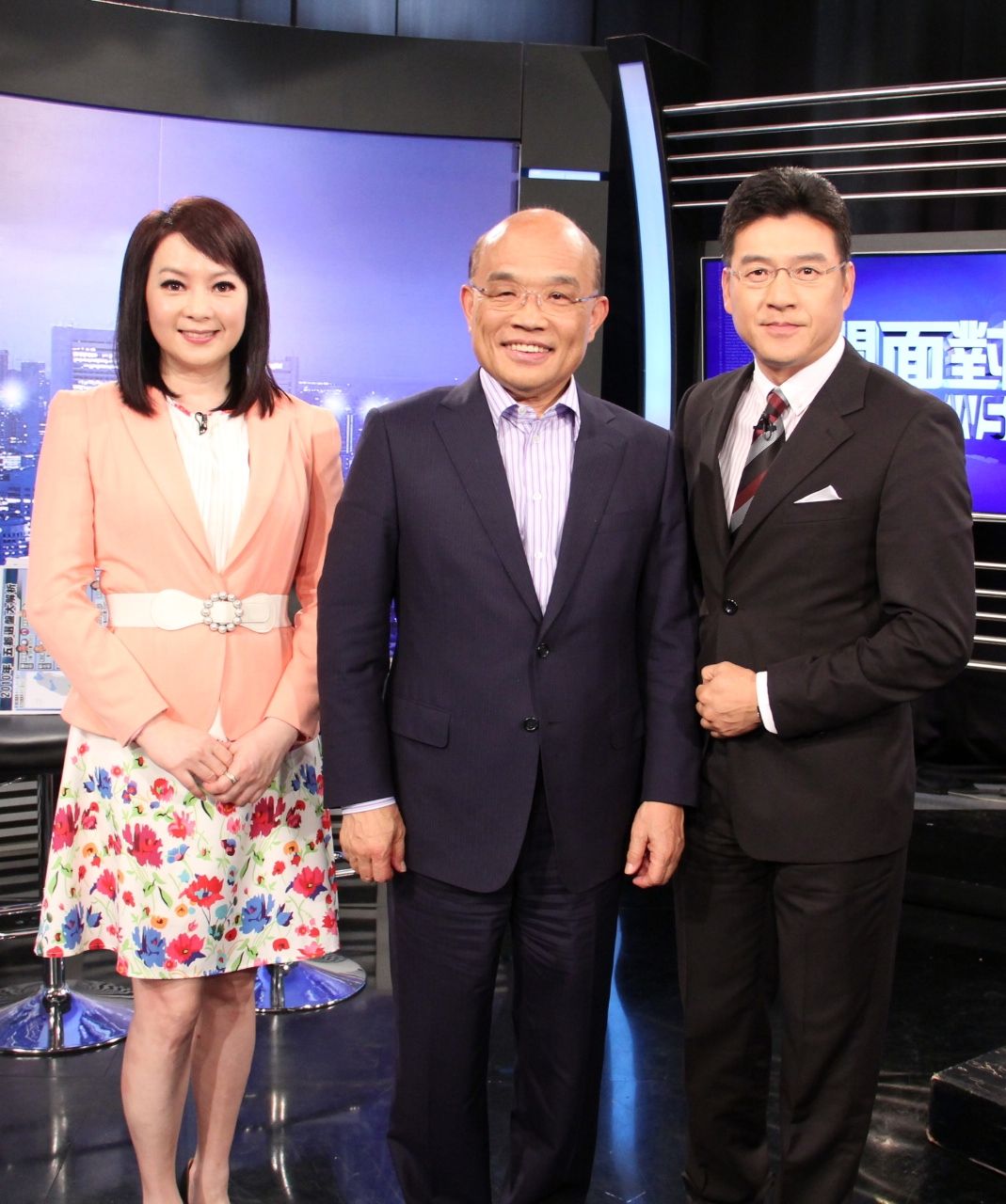對民進黨做出台北市不禮讓柯P的決定，蘇貞昌 (中) 表示很高興。 圖 : 年代新聞台/提供
