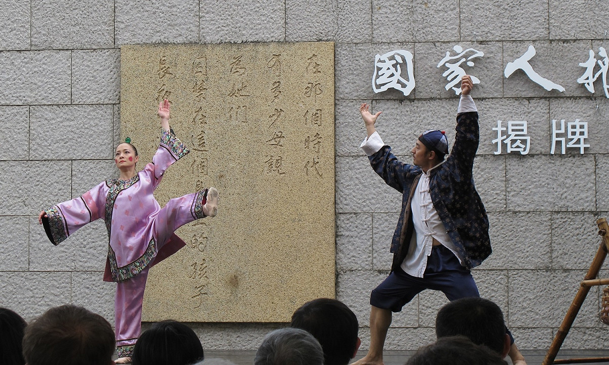 蔡瑞月舞蹈社在國家人權博物館揭牌活動表演「傀儡上陣」。 圖：林朝億/攝