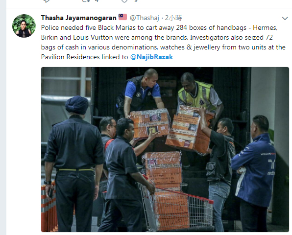 馬來西亞警方搜索前總理納吉布包括辦公室、住家等多處據點，搜出證物已裝滿5卡車。 圖：翻攝Thasha Jayamanogaran推特
