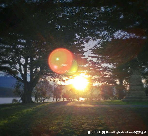 依據中央氣象局一週天氣預報顯示，未來一週各地大多屬於高溫炎熱的天氣，最高的氣溫約在29至35度間，因此發生熱傷害的機會將大幅增加。 圖：翻攝自Flickr／matt.glastonbury開放權限