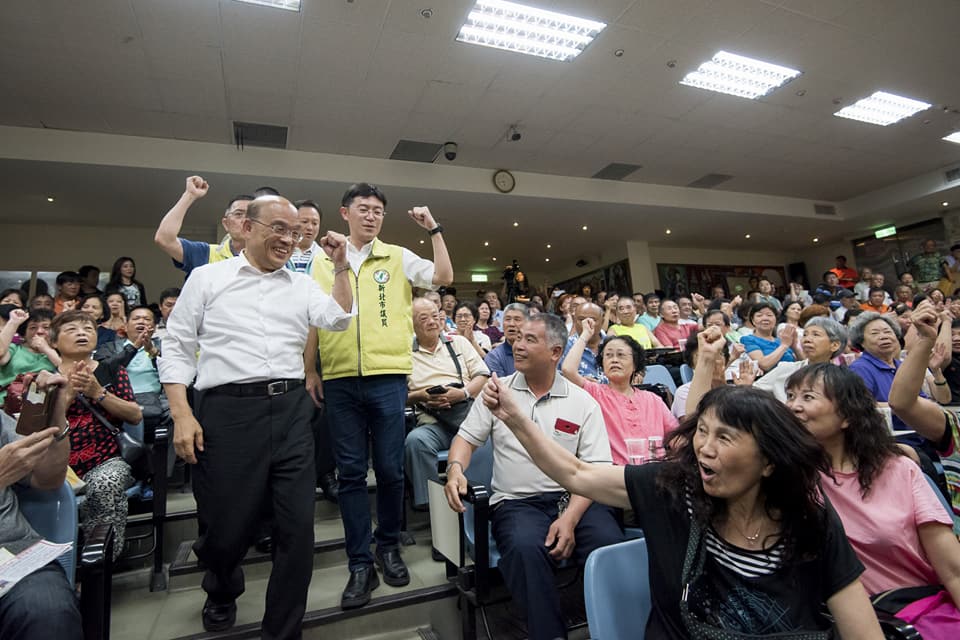 蘇貞昌出席市政說明會，現場民眾熱情相挺。 圖：蘇貞昌辦公室/提供