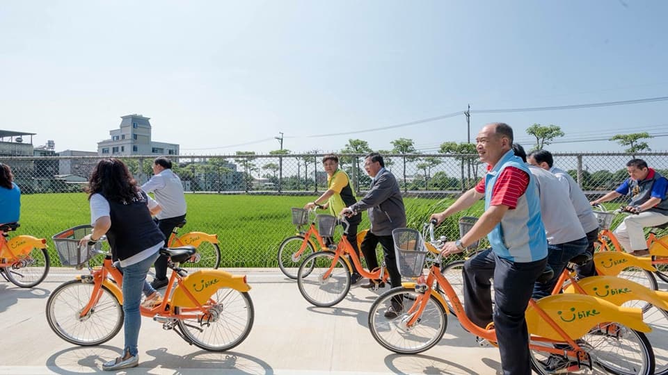 桃園市桃園區新生路至桃園大圳「國道1號綠帶高架橋下空間自行車道及步道網路」今（18）日完工啟用。 圖：桃園市政府/提供