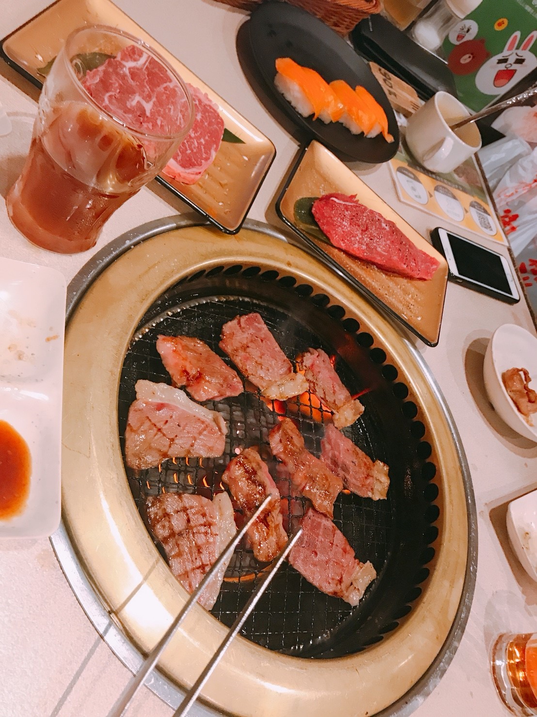 日前環保署祭出的「餐飲業空氣污染物防制設施管理辦法草案」，針對燒烤等油煙較多的店家進行管制。 圖：張嘉哲/攝