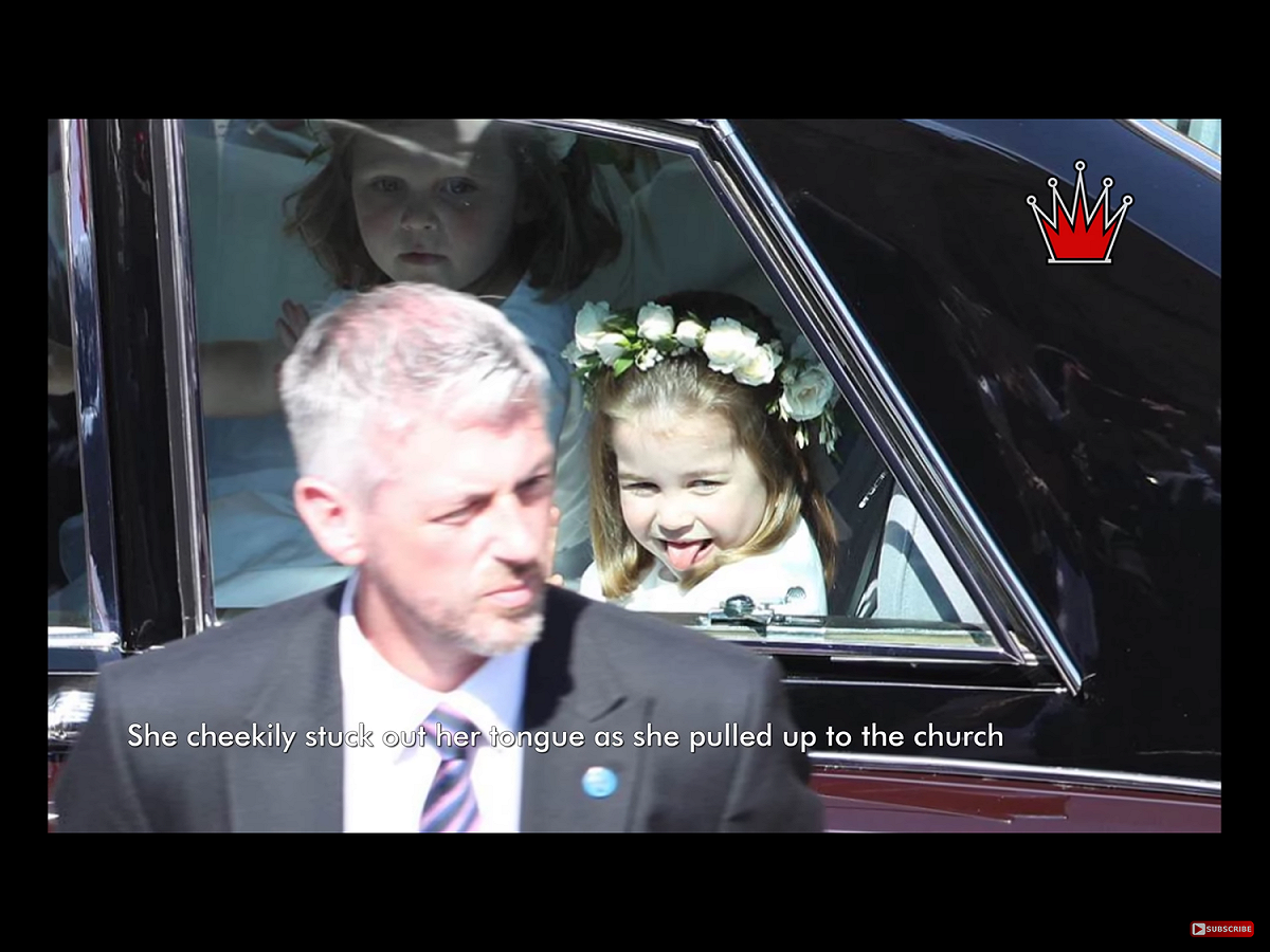 隔著車窗，夏綠蒂公主（Princess Charlotte）俏皮的吐舌頭。 圖：翻攝自Royal Update