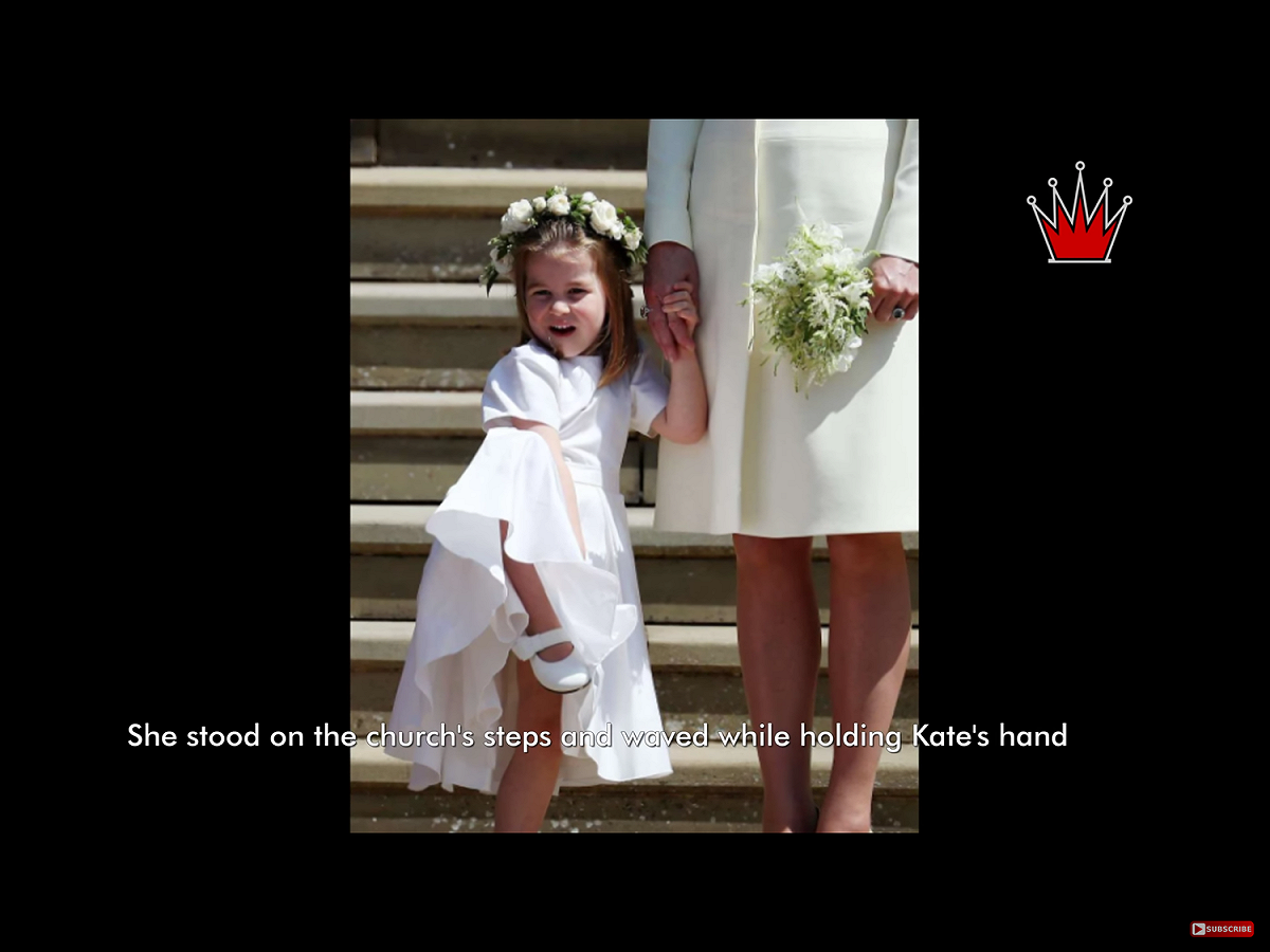 站在教堂的台階上，凱特王妃牽著夏綠蒂公主（Princess Charlotte）的小手，這位最佳小伴娘在媽媽的身旁，高興的手舞足蹈。 圖：翻攝自Royal Update