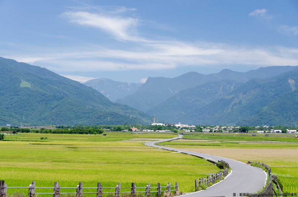 現在來台東玩cp值破表！觀光局推行獎勵南灣5縣市進行獎勵旅遊計畫，從即日起至今年(107)11月10日止，結合台東縣80家業者推出一系列旅遊優惠住宿活動。 圖：翻攝自Flickr／Jonathan Chen開放權限