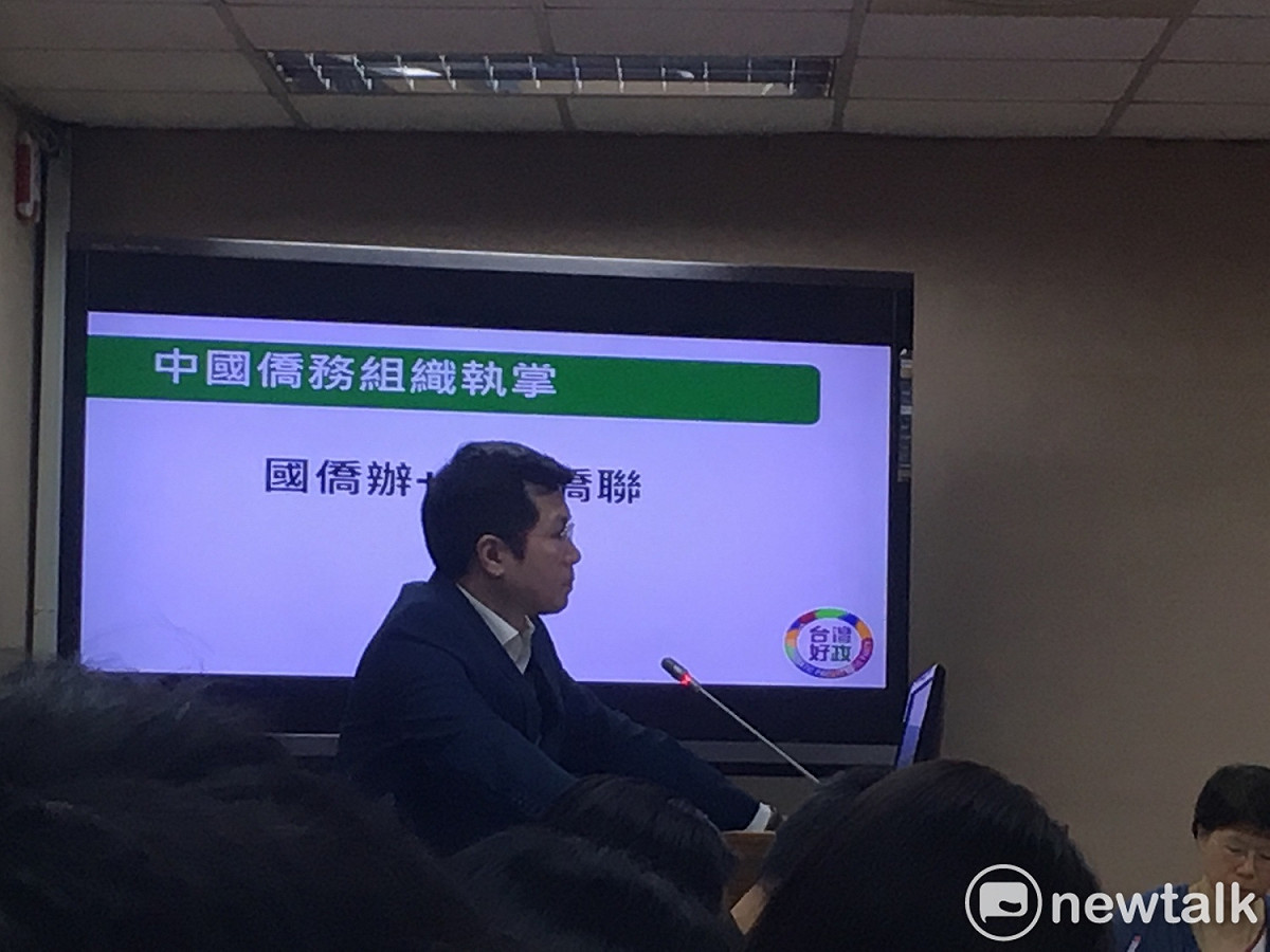 此外，民進黨立委羅致政提到，美國、加拿大等地航空公司被要求在官方網站在改成「Taiwan, China」，瑞典稅務局也把台灣改成「Taiwan, China」，甚至GAP出售的T恤上有地圖，地圖上的中國沒包含台灣也被迫道歉，僑界反應為何？ 圖：黃韋銓/攝