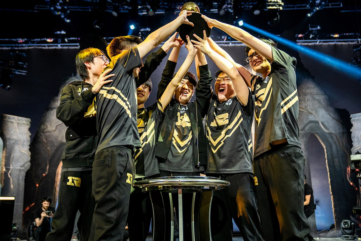 RNG 在總冠軍賽擊敗 KZ，獲得 2018《英雄聯盟》MSI 季中邀請賽總冠軍。 圖：Riot Games /提供