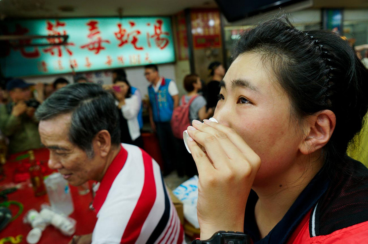 陳小姐說，喝蛇酒讓她的皮膚變得更好！ 圖：張良一/攝