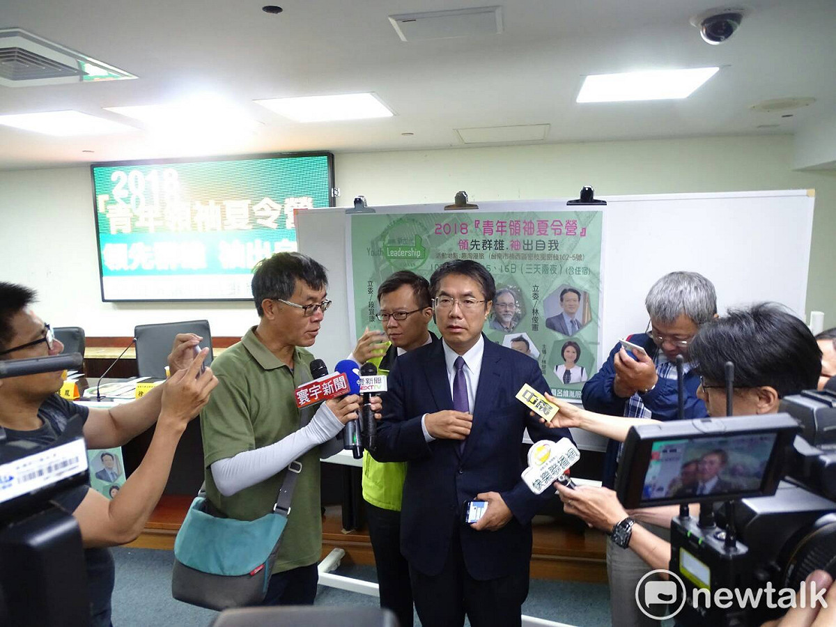 針對國民黨提名高思博參選台南市長，黃偉哲受訪時除表示樂觀其成，也說明這場選舉泛綠在競爭過程中，比較成熟。 圖 : 黃博郎/攝