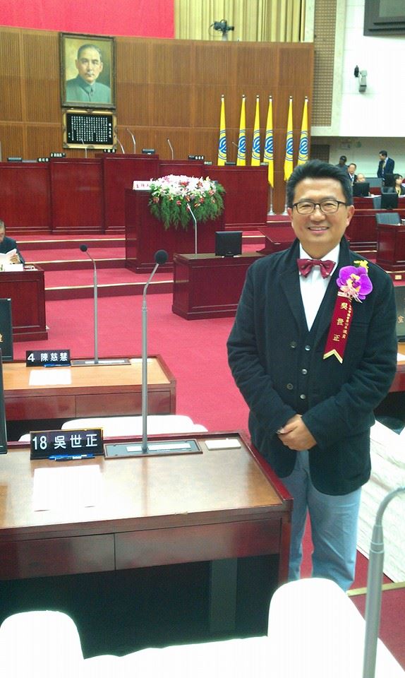 登山步道AED設置率僅11%，北市議員吳世正今於議會質詢要求相關單位盡快設置。