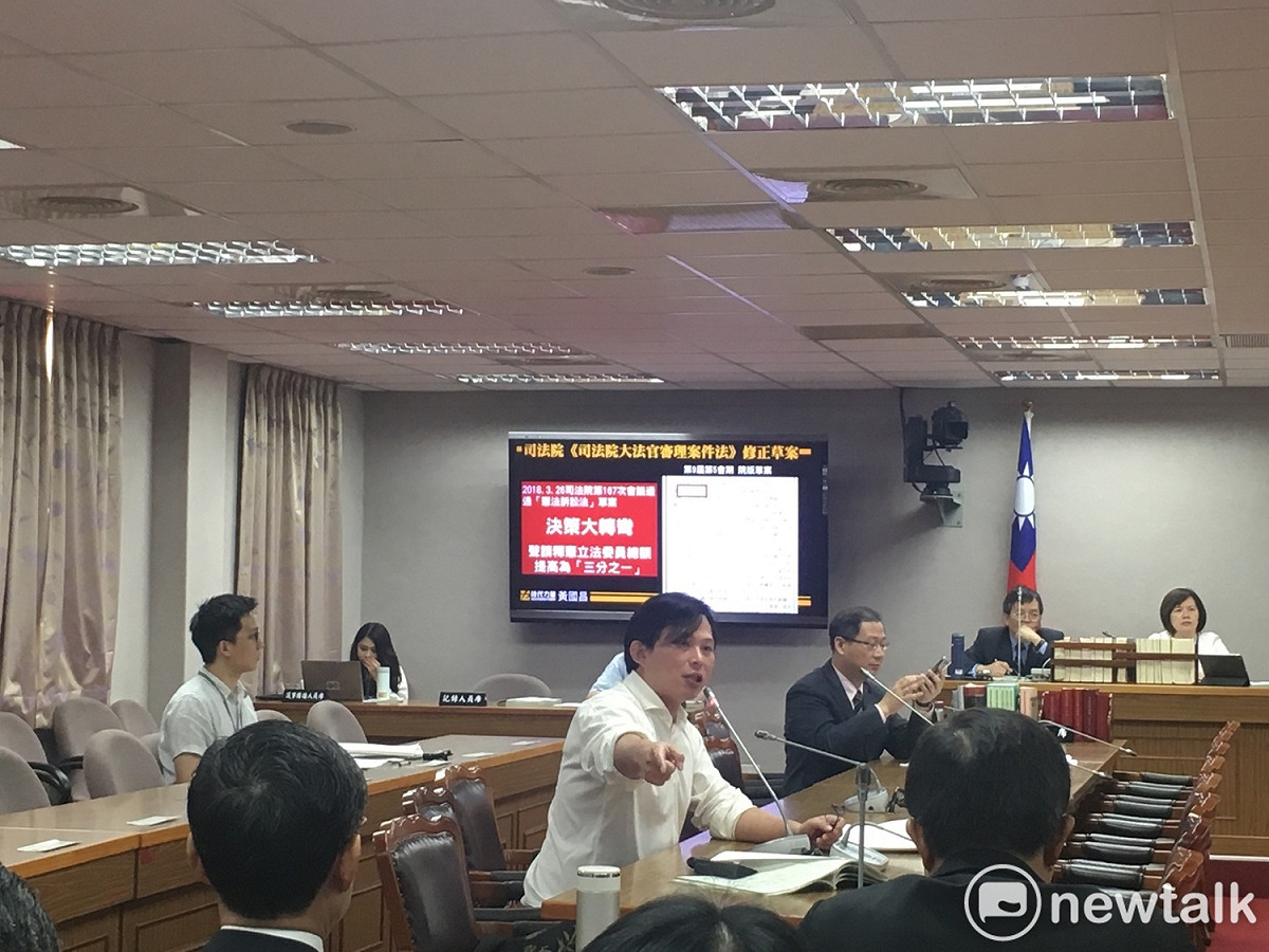 立法院司法及法制委員會今（23）日審查攸關聲請解釋憲法的「憲法訴訟法」。 圖：黃韋銓/攝