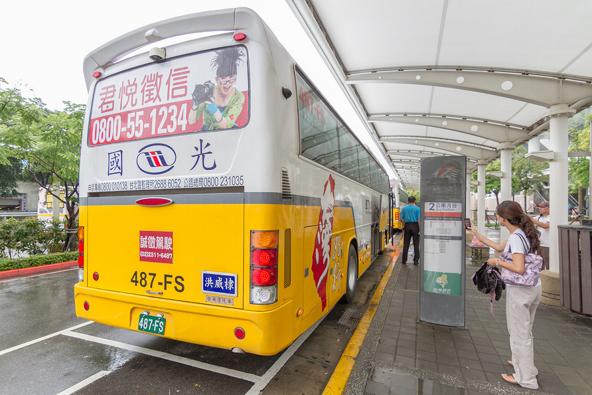 賞花朋友反應「台灣好行」在離峰時間，要等待40分鐘才會一班，引起賞花朋友不滿。 圖：翻攝自Flickr／虔瑋 張開放權限